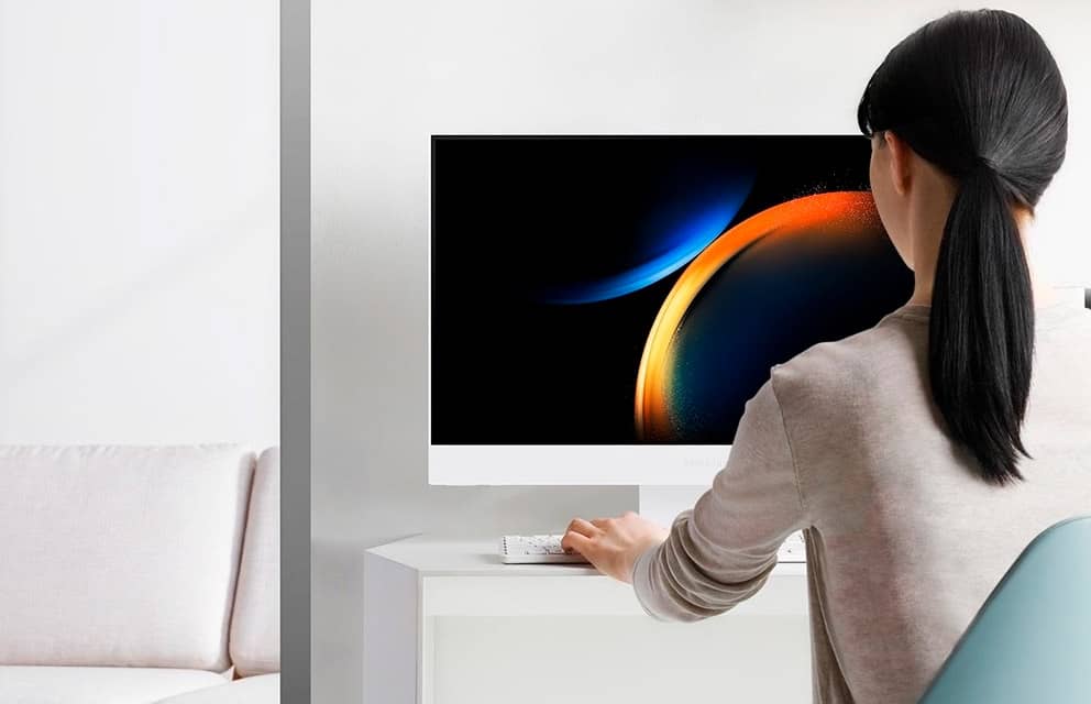 Samsung представила моноблок з матовим покриттям екрана та висувною камерою