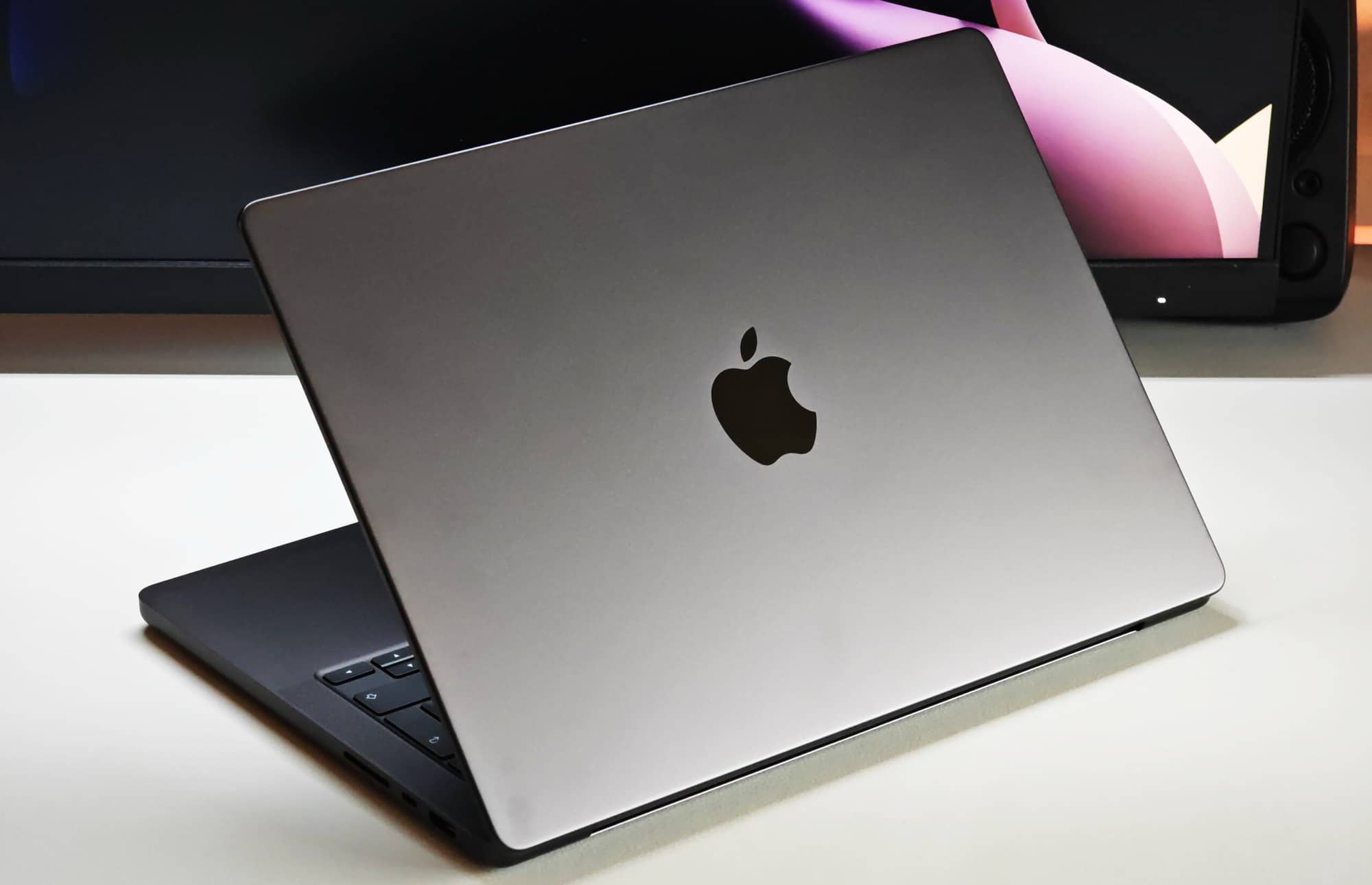 Apple може випустити MacBook Ultra на базі чипа M6 із сенсорним екраном