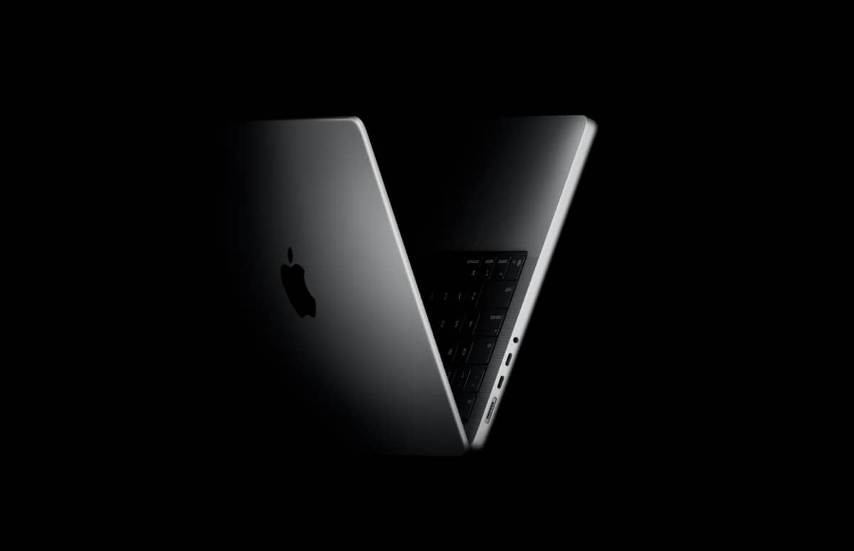 Apple готує MacBook Ultra: новий флагман із OLED-дисплеєм і можливим сенсорним екраном