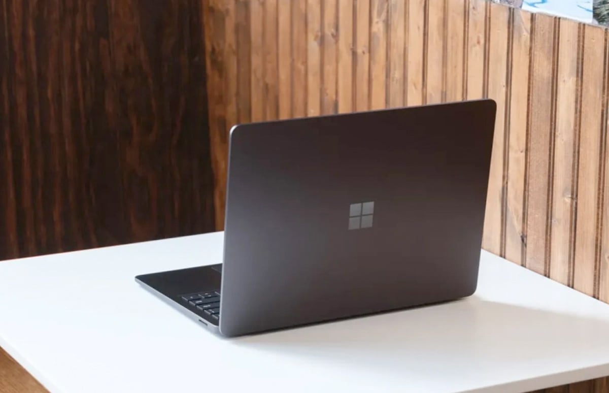 Microsoft готується до випуску Surface Laptop із OLED