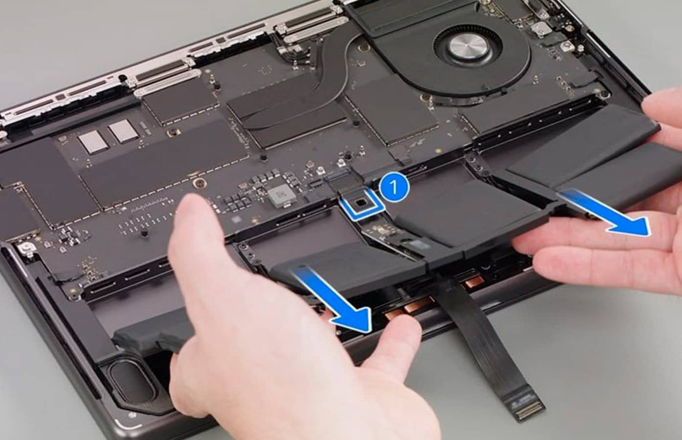 Apple спростила заміну акумулятора в 14-дюймовому MacBook Pro на базі M5