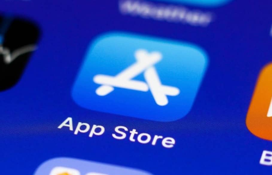 Apple готується дозволити завантаження застосунків на iPhone зі сторонніх магазинів