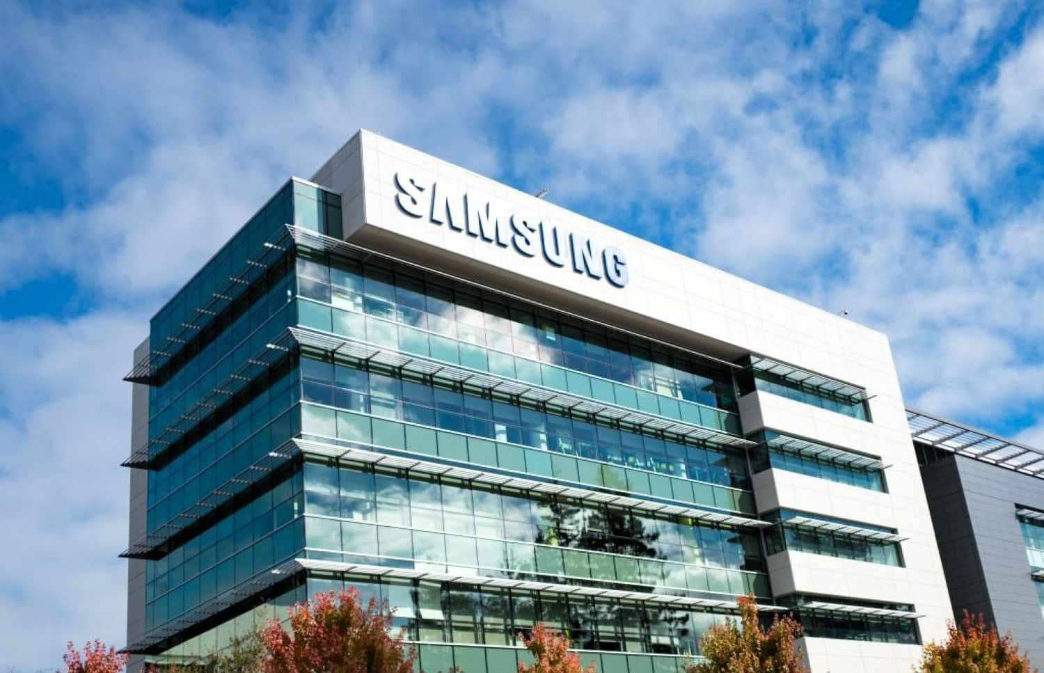 Samsung опинилася під загрозою найбільшого страйку в історії компанії: 48 тисяч працівників готові зупинити роботу