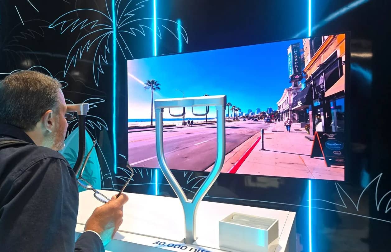 Samsung представила надяскраві micro-OLED-дисплеї для AR-окулярів і XR-гарнітур: до 40 000 ніт
