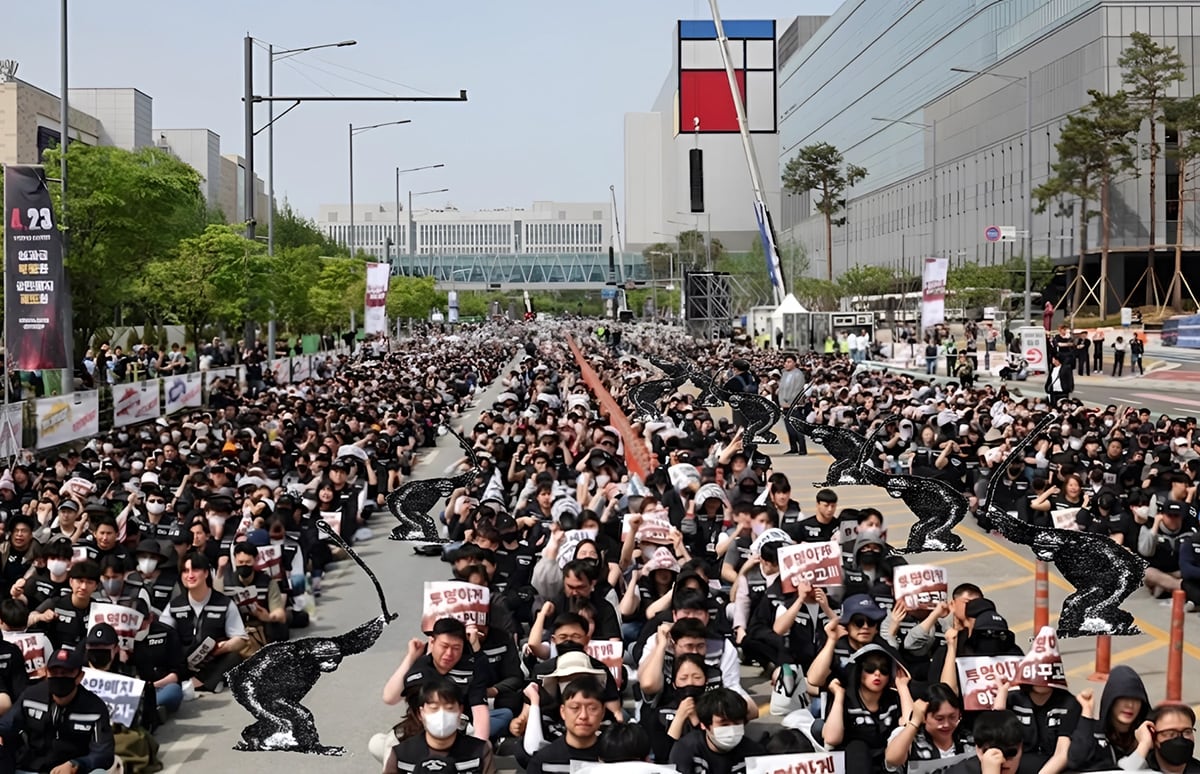 Десятки тисяч працівників Samsung вийшли протестувати та вимагають підвищення зарплат