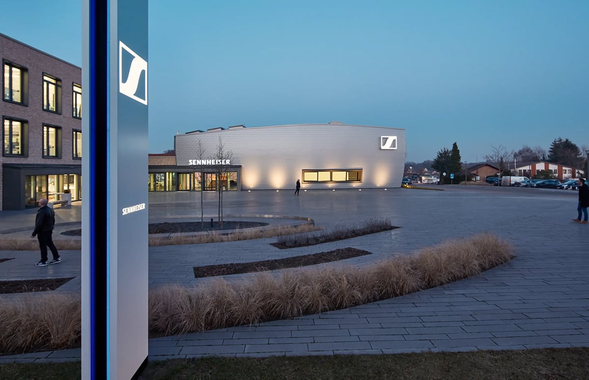 Компанія Sennheiser знову виставлена ​​на продаж