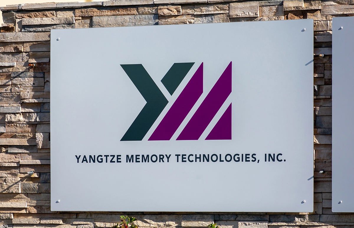 Китайська YMTC подала позов проти США через включення до списку військових компаній