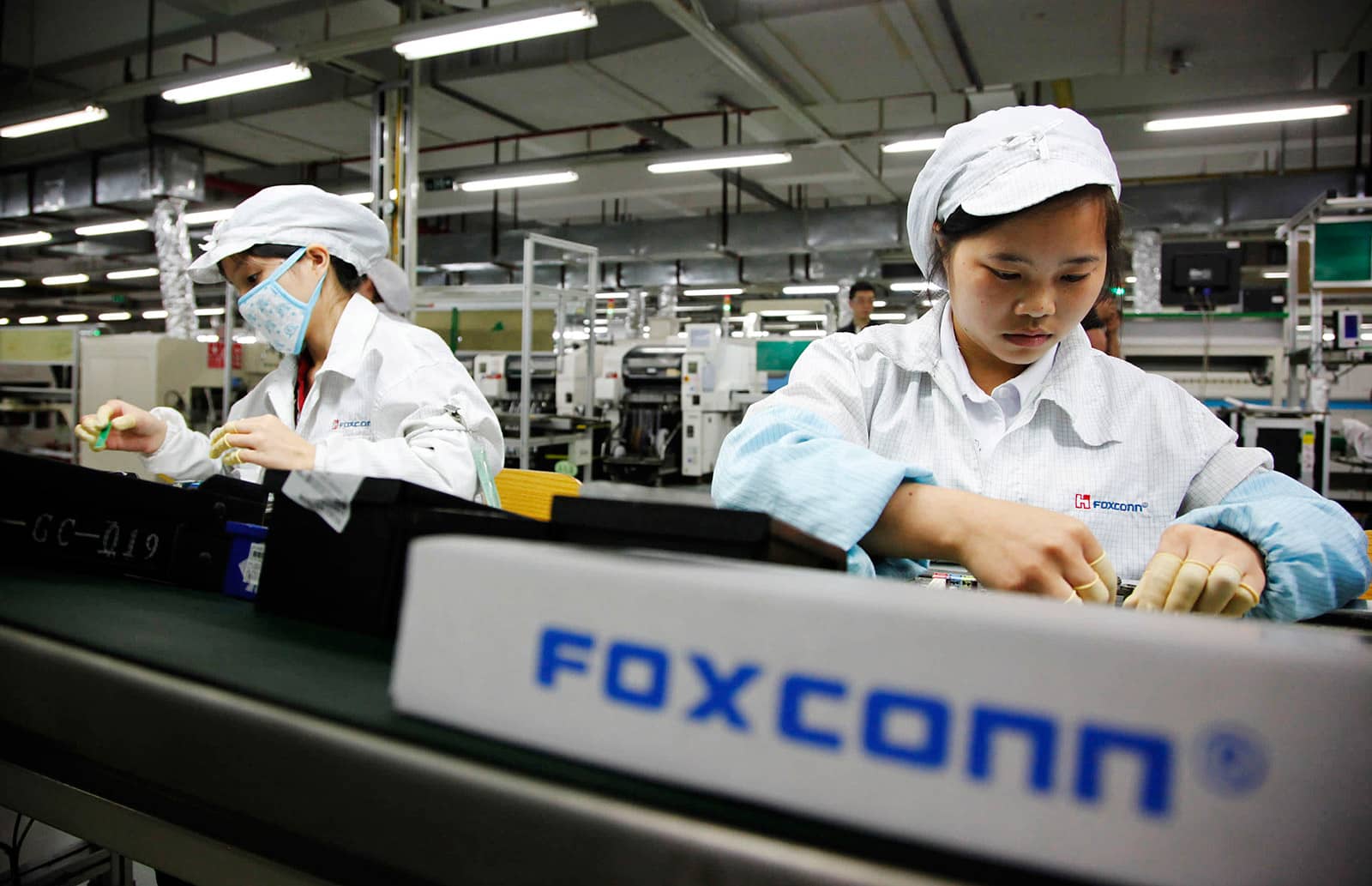 Заводи Foxconn та Samsung у В