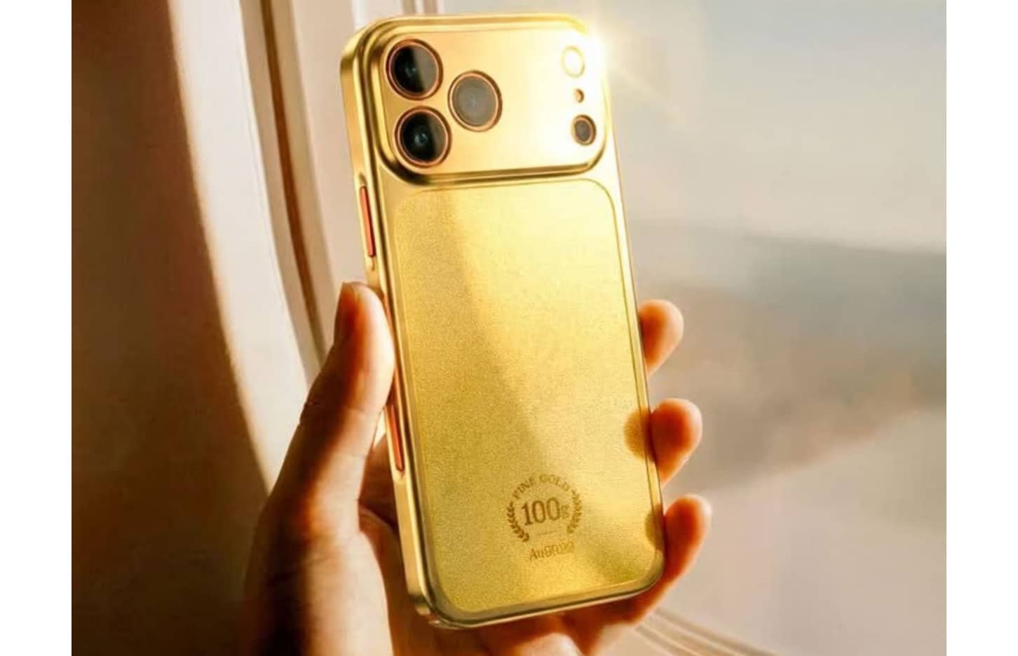 У продаж надійшли золоті захисні чохли для iPhone 17 Pro Max