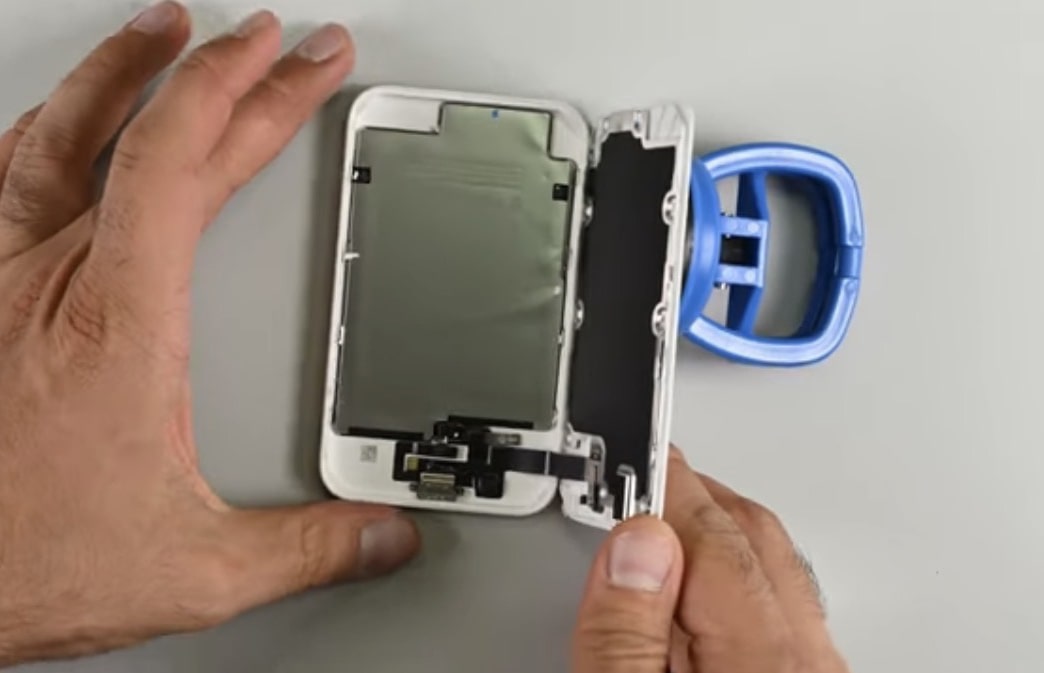 iFixit розібрали повербанк Apple для iPhone Air