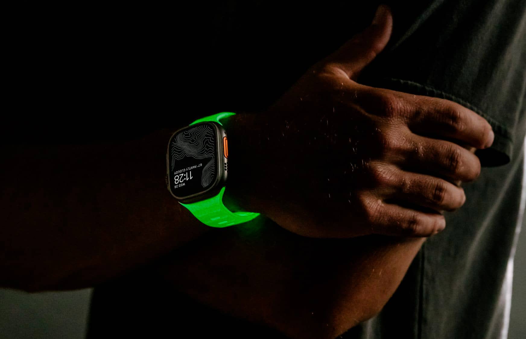 Представлено ремінець для Apple Watch, який світиться у темну пору доби