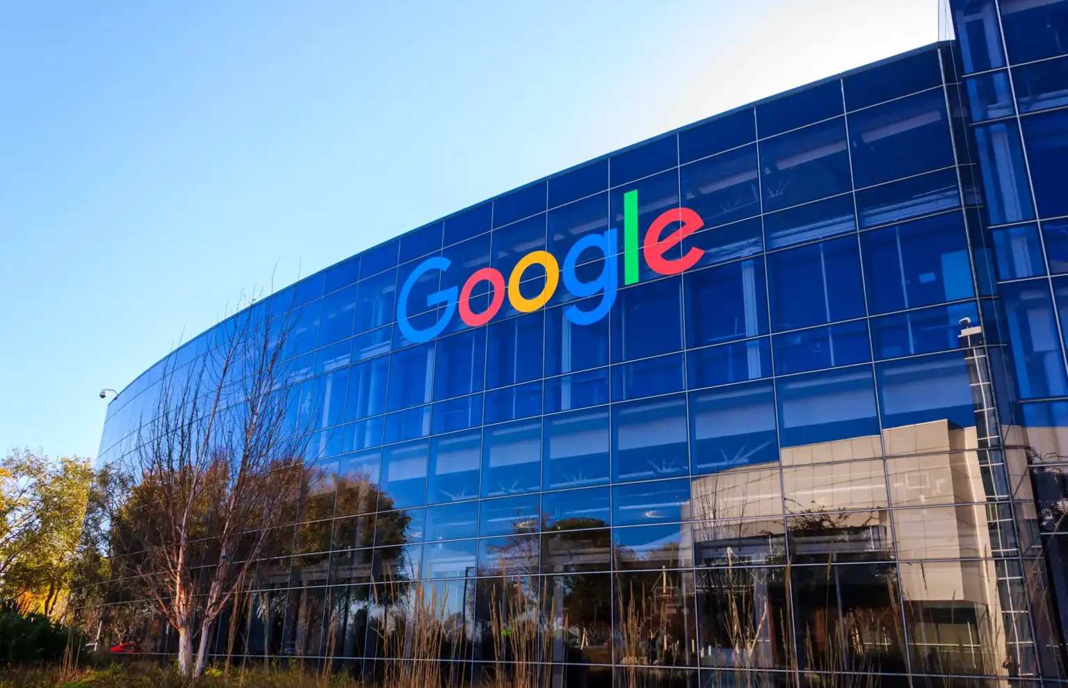 Британські регулятори змусили Google переглянути роботу AI Overviews