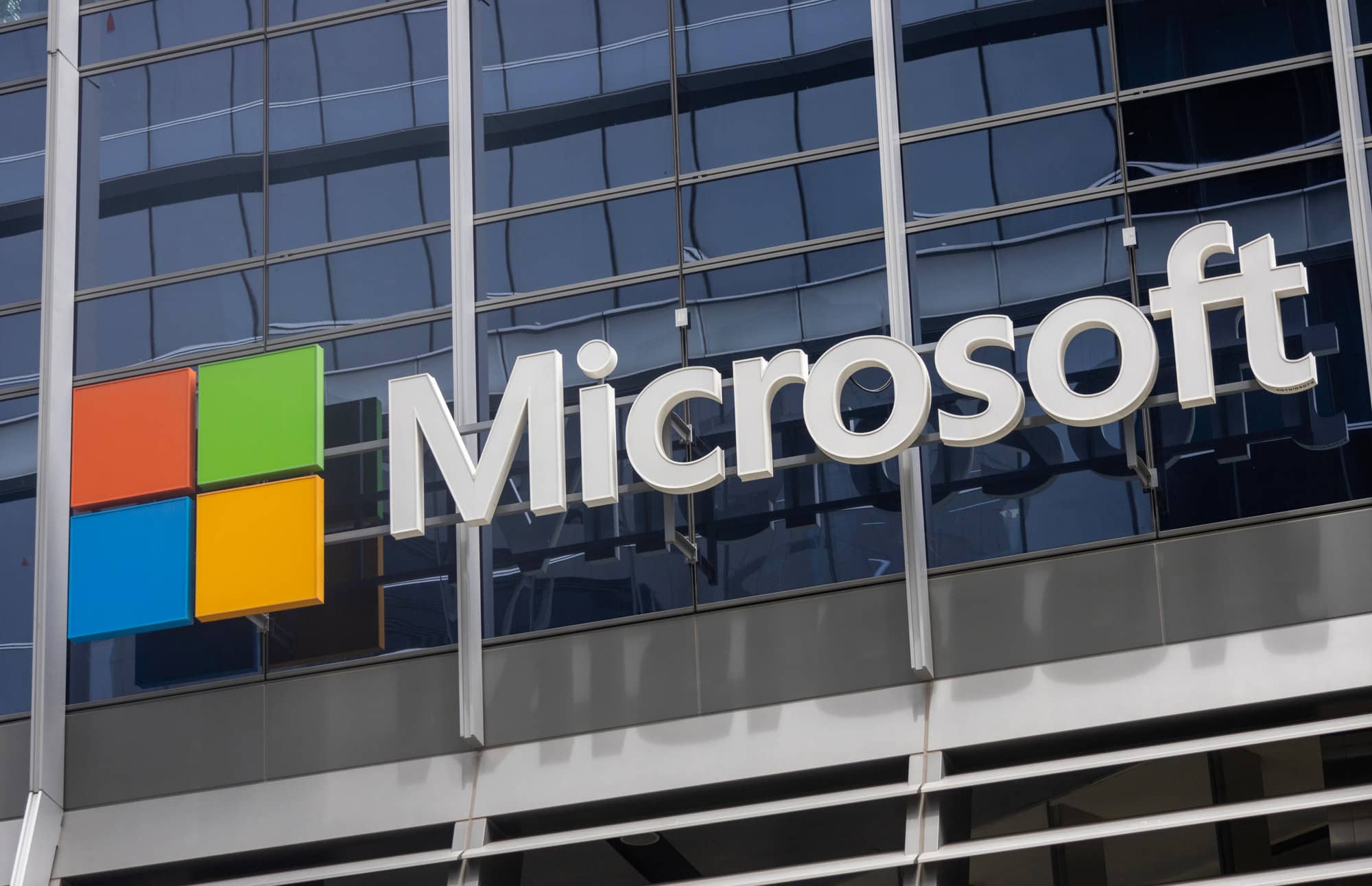 Microsoft представила ШІ-інструменти для пошуку кіберзагроз після гучного інциденту з OpenAI та Hugging Face
