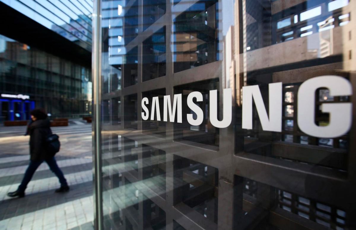 Samsung оснастить AI-чипи скляними підкладками