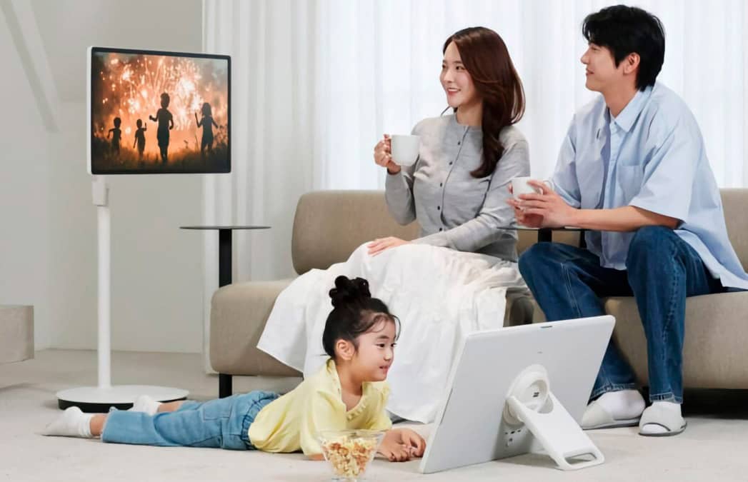 Samsung представила сенсорний бездротовий телевізор The Moving Style